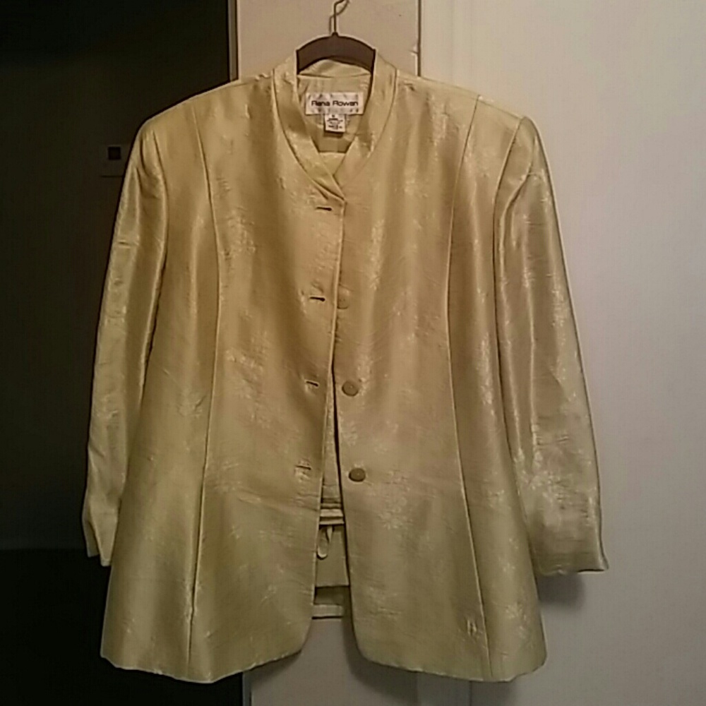 Woman's silk pant suit.